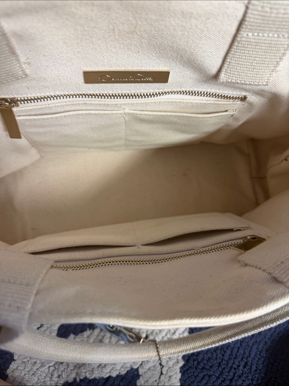 Oscar de la Renta bag - Picture 2 of 4
